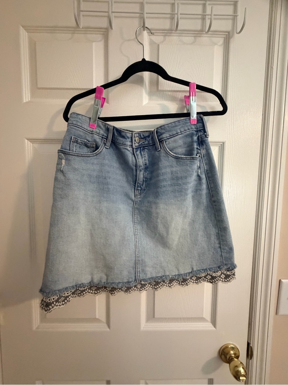 Old Navy Light Blue Denim A-Line Skirt with Lace Hem
